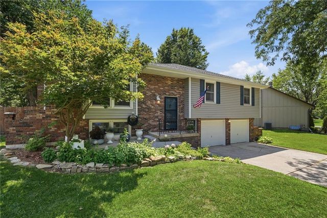 1113 SE 2nd Terrace, Lee's Summit, MO 64063
