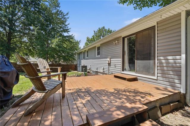 1113 SE 2nd Terrace, Lee's Summit, MO 64063