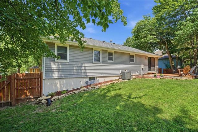 1113 SE 2nd Terrace, Lee's Summit, MO 64063