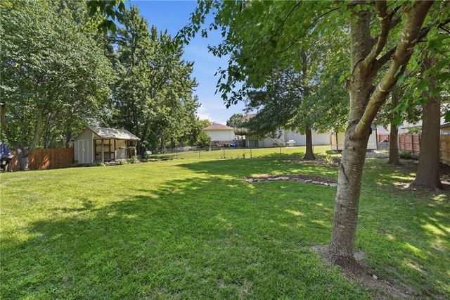 1113 SE 2nd Terrace, Lee's Summit, MO 64063
