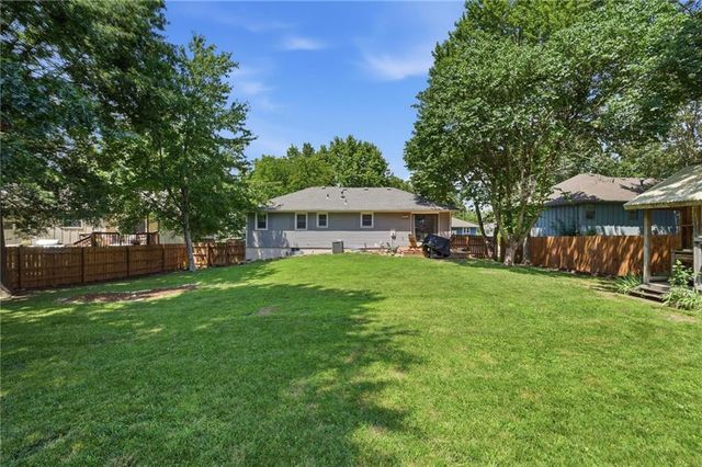 1113 SE 2nd Terrace, Lee's Summit, MO 64063