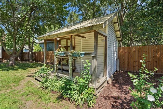 1113 SE 2nd Terrace, Lee's Summit, MO 64063