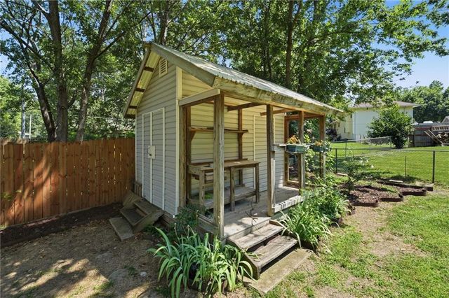 1113 SE 2nd Terrace, Lee's Summit, MO 64063