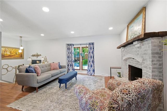 1113 SE 2nd Terrace, Lee's Summit, MO 64063