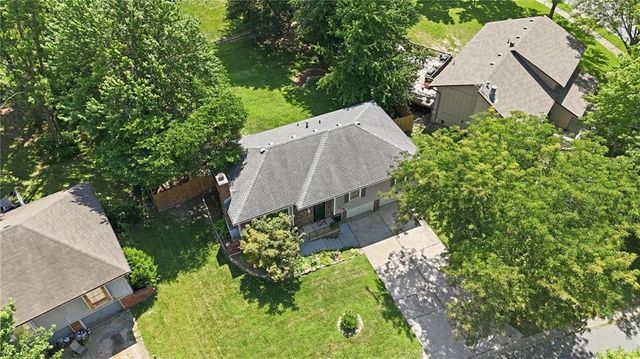 1113 SE 2nd Terrace, Lee's Summit, MO 64063