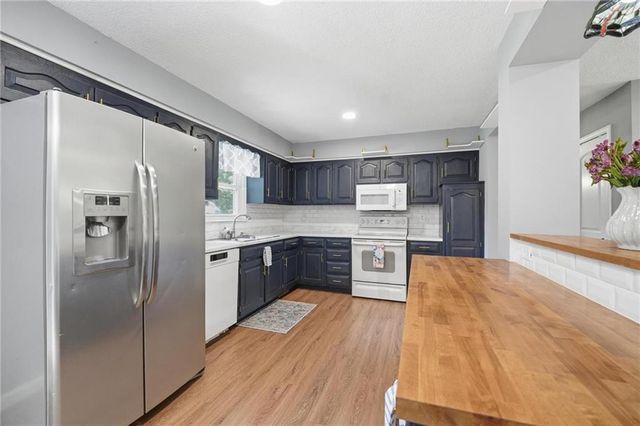 1113 SE 2nd Terrace, Lee's Summit, MO 64063