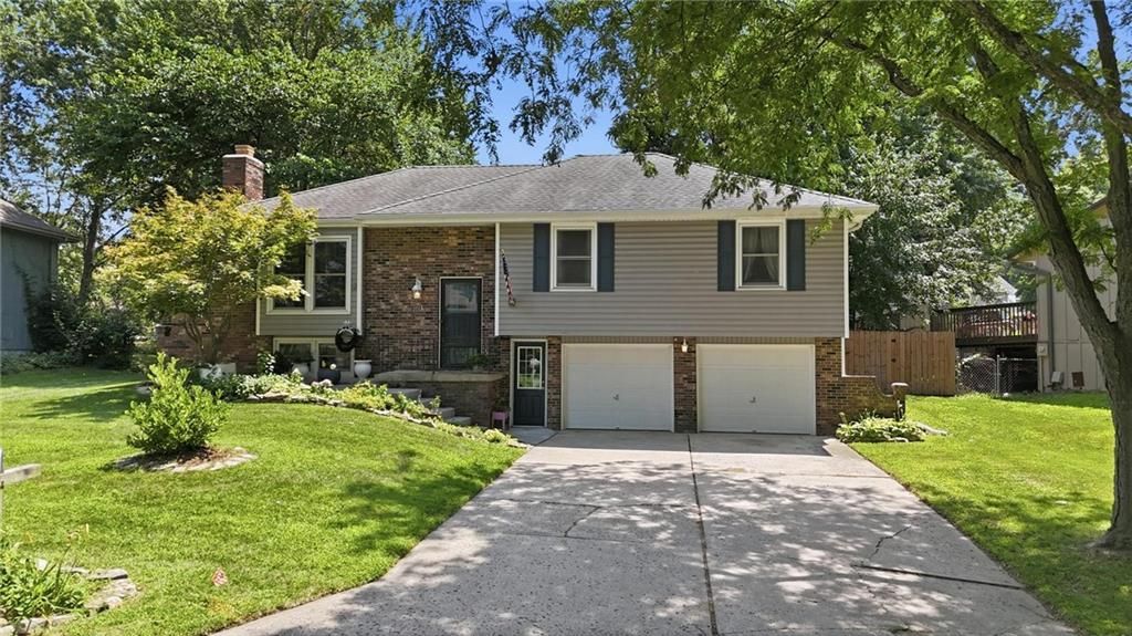 1113 SE 2nd Terrace, Lee's Summit, MO 64063