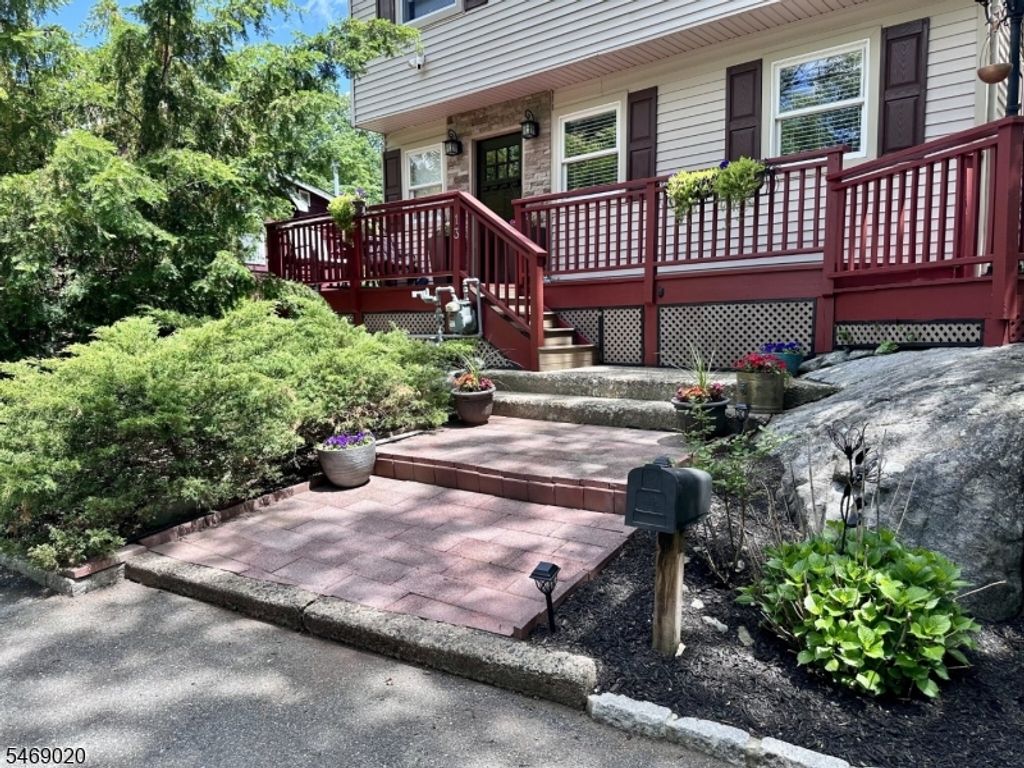13 Oak St, Wanaque Boro, NJ 07420 — photo 3