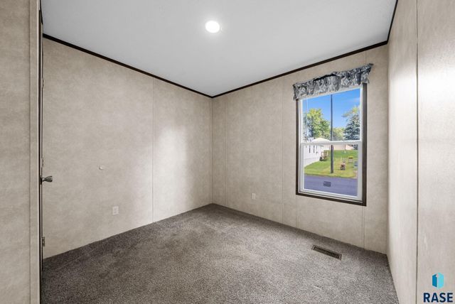 5005 W Alpha Pl Place, Sioux Falls, SD 57106