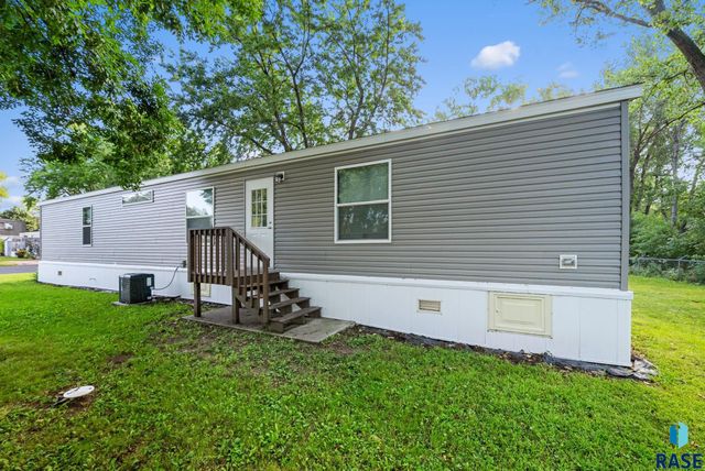 5005 W Alpha Pl Place, Sioux Falls, SD 57106