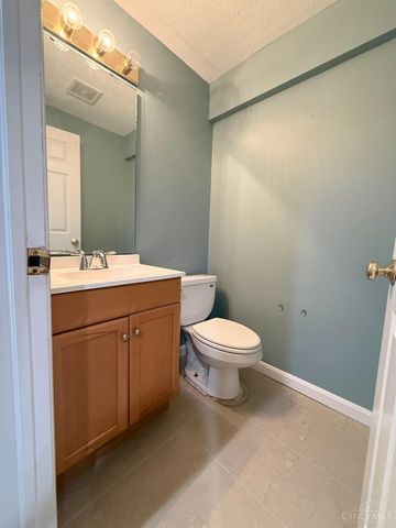 1284 Clarawill Drive, Goshen Twp, OH 45140