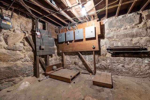 111 Hillman St, New Bedford, MA 02740