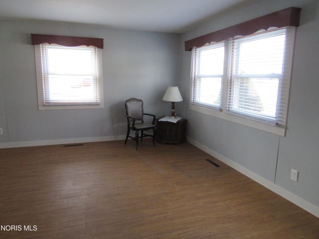 121 Derbyshire Road, Toledo, OH 43615