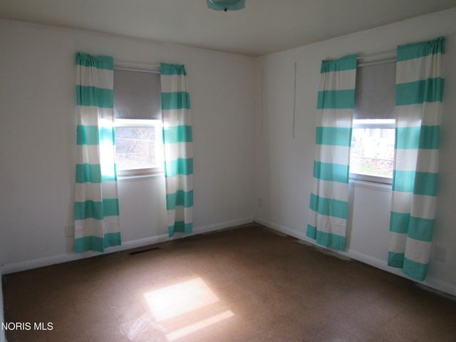 121 Derbyshire Road, Toledo, OH 43615