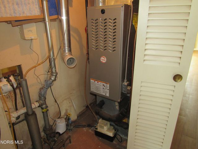 121 Derbyshire Road, Toledo, OH 43615