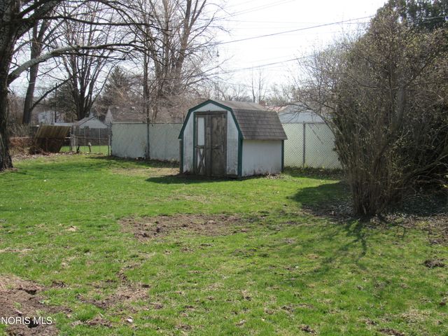 121 Derbyshire Road, Toledo, OH 43615