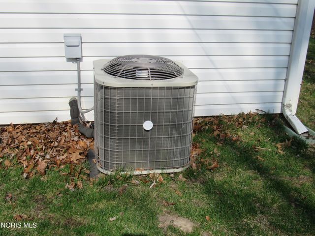 121 Derbyshire Road, Toledo, OH 43615