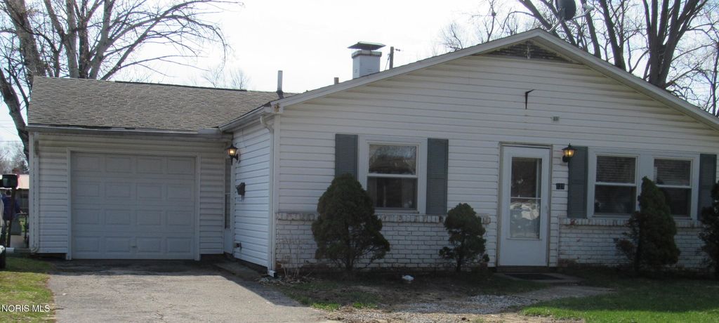 121 Derbyshire Road, Toledo, OH 43615