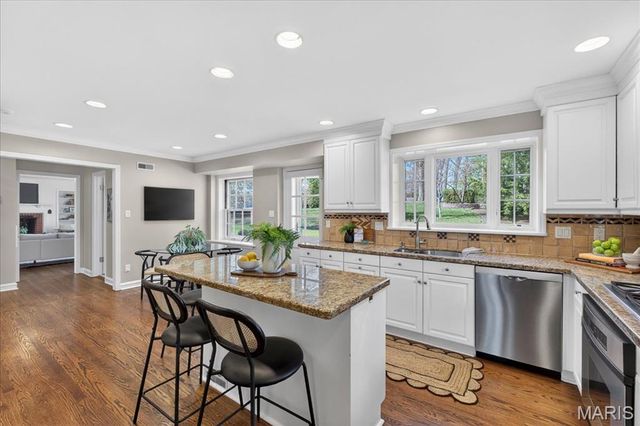 61 York Drive, Brentwood, MO 63144