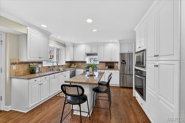 61 York Drive, Brentwood, MO 63144