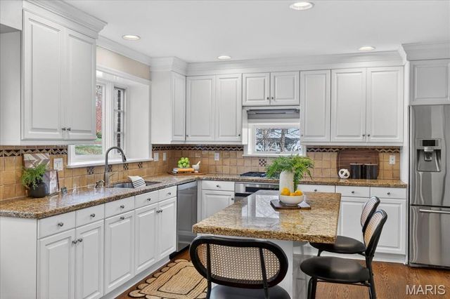 61 York Drive, Brentwood, MO 63144