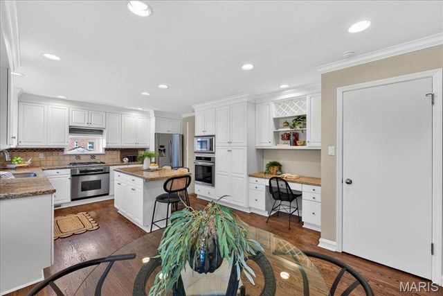 61 York Drive, Brentwood, MO 63144