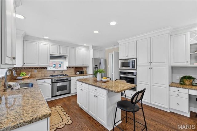 61 York Drive, Brentwood, MO 63144