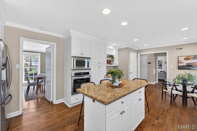 61 York Drive, Brentwood, MO 63144