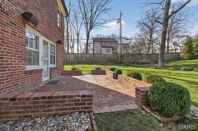 61 York Drive, Brentwood, MO 63144