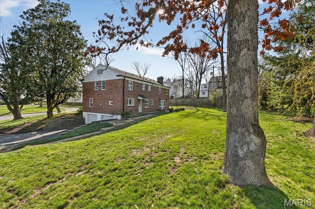 61 York Drive, Brentwood, MO 63144