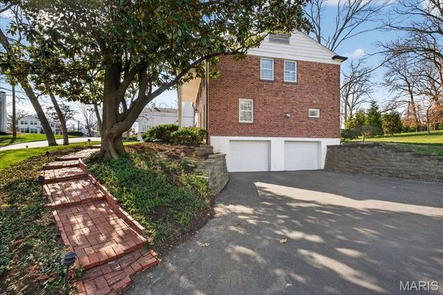 61 York Drive, Brentwood, MO 63144