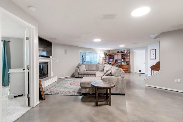 3206 N Forest Lakes St, Wichita, KS 67205