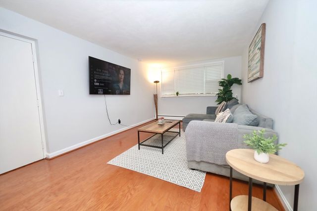 11 Cogswell Ave 6, Cambridge, MA 02140