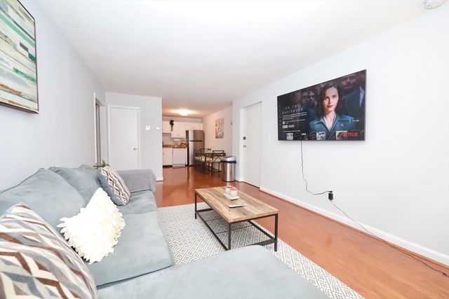 11 Cogswell Ave 6, Cambridge, MA 02140