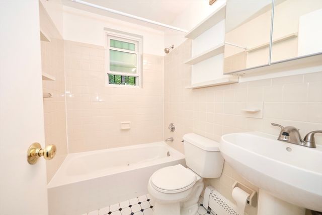 11 Cogswell Ave 6, Cambridge, MA 02140