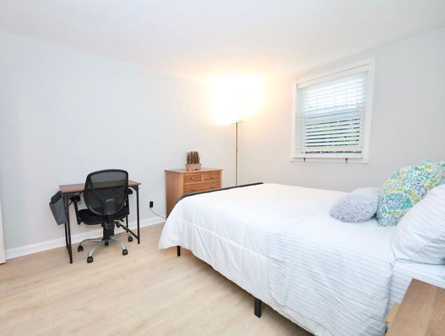 11 Cogswell Ave 6, Cambridge, MA 02140