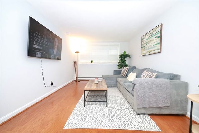 11 Cogswell Ave 6, Cambridge, MA 02140