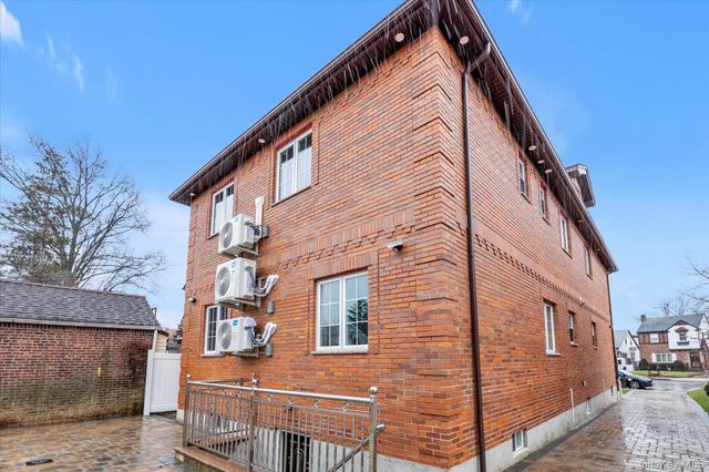 27-09 Utopia Parkway, Flushing, NY 11358