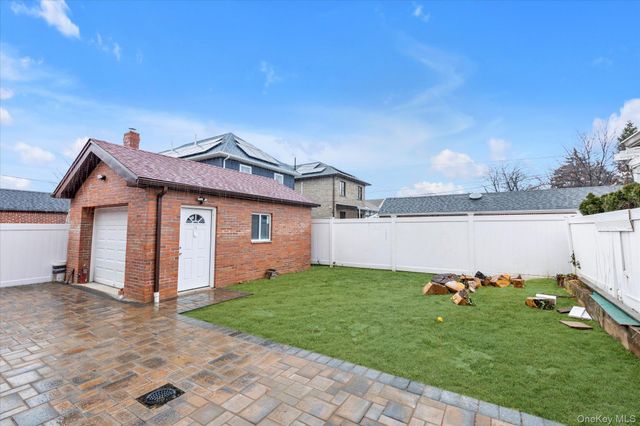 27-09 Utopia Parkway, Flushing, NY 11358