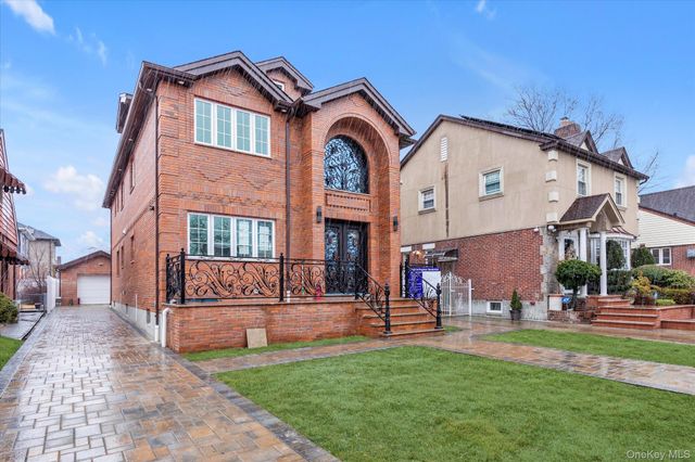 27-09 Utopia Parkway, Flushing, NY 11358