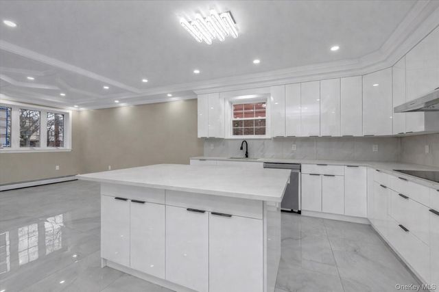 27-09 Utopia Parkway, Flushing, NY 11358