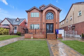 27-09 Utopia Parkway, Flushing, NY 11358