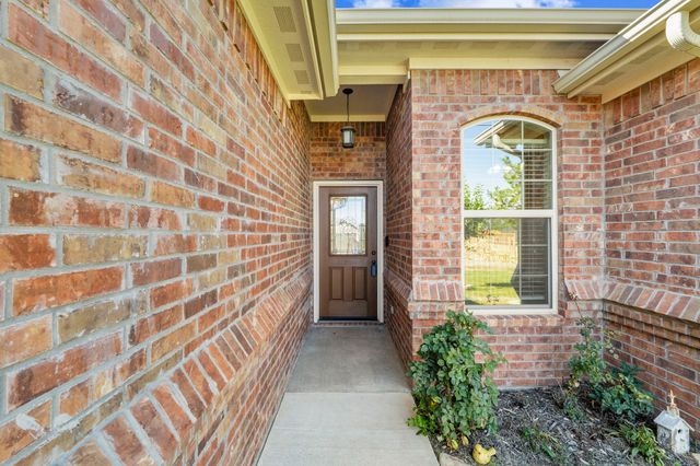 2304 Forest Hill Lane, Granbury, TX 76048