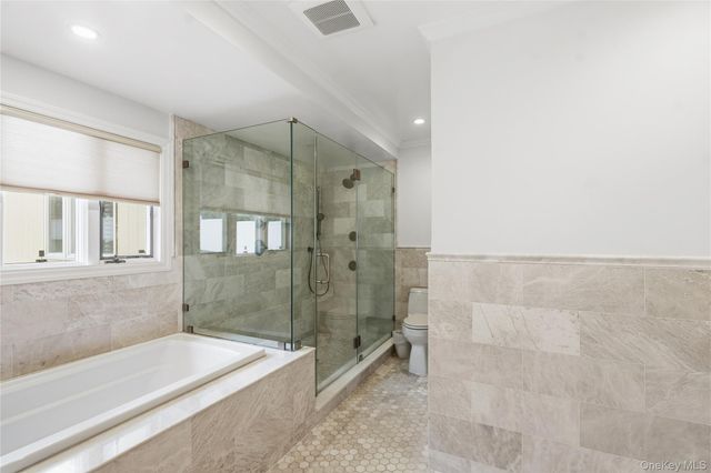 23 Wildwood Lane, Greenvale, NY 11548