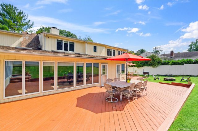 23 Wildwood Lane, Greenvale, NY 11548