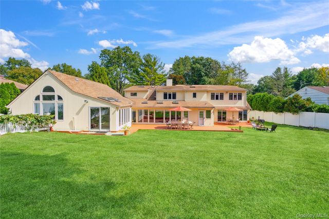 23 Wildwood Lane, Greenvale, NY 11548