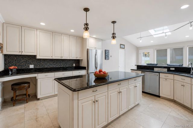 23 Wildwood Lane, Greenvale, NY 11548