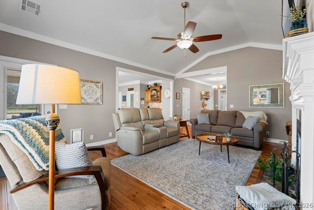 903 E 10th Street, Grove, OK 74344
