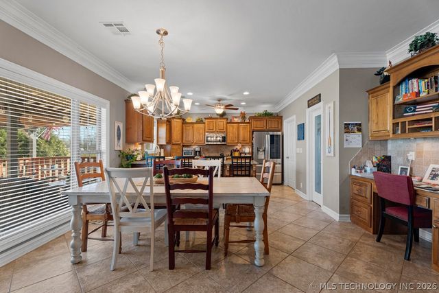 903 E 10th Street, Grove, OK 74344