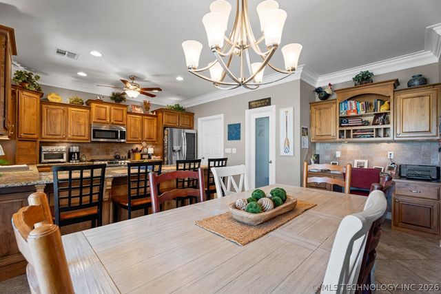 903 E 10th Street, Grove, OK 74344